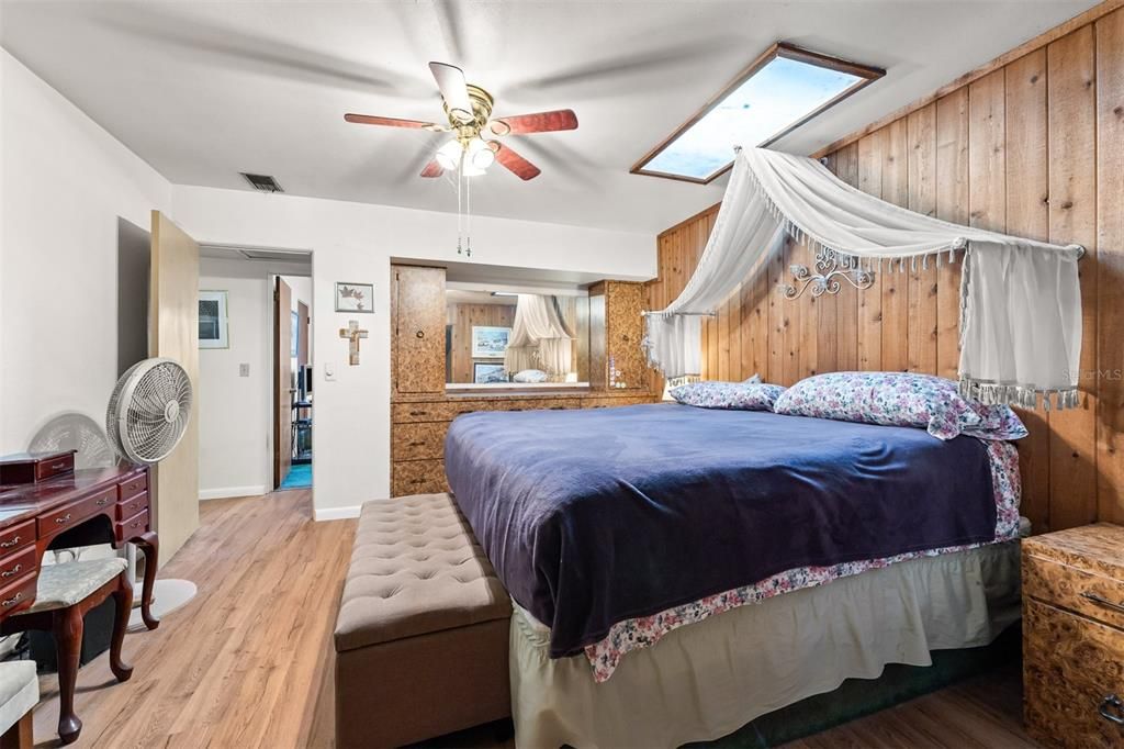 En Venta: $299,900 (3 camas, 2 baños, 2112 Pies cuadrados)