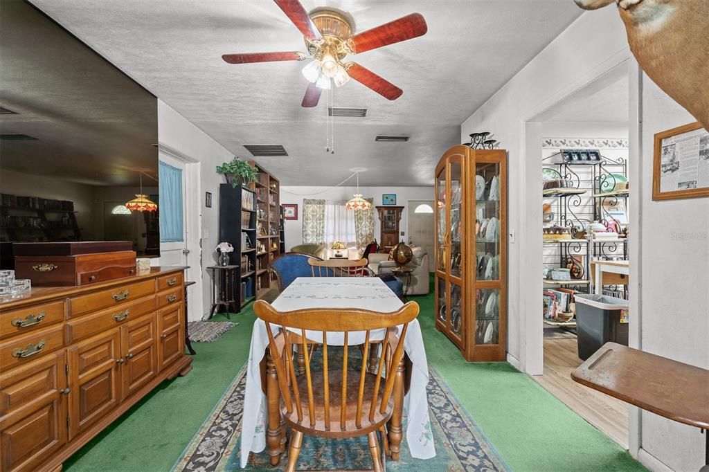 En Venta: $299,900 (3 camas, 2 baños, 2112 Pies cuadrados)