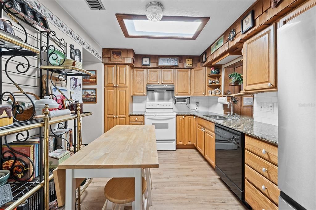 En Venta: $299,900 (3 camas, 2 baños, 2112 Pies cuadrados)