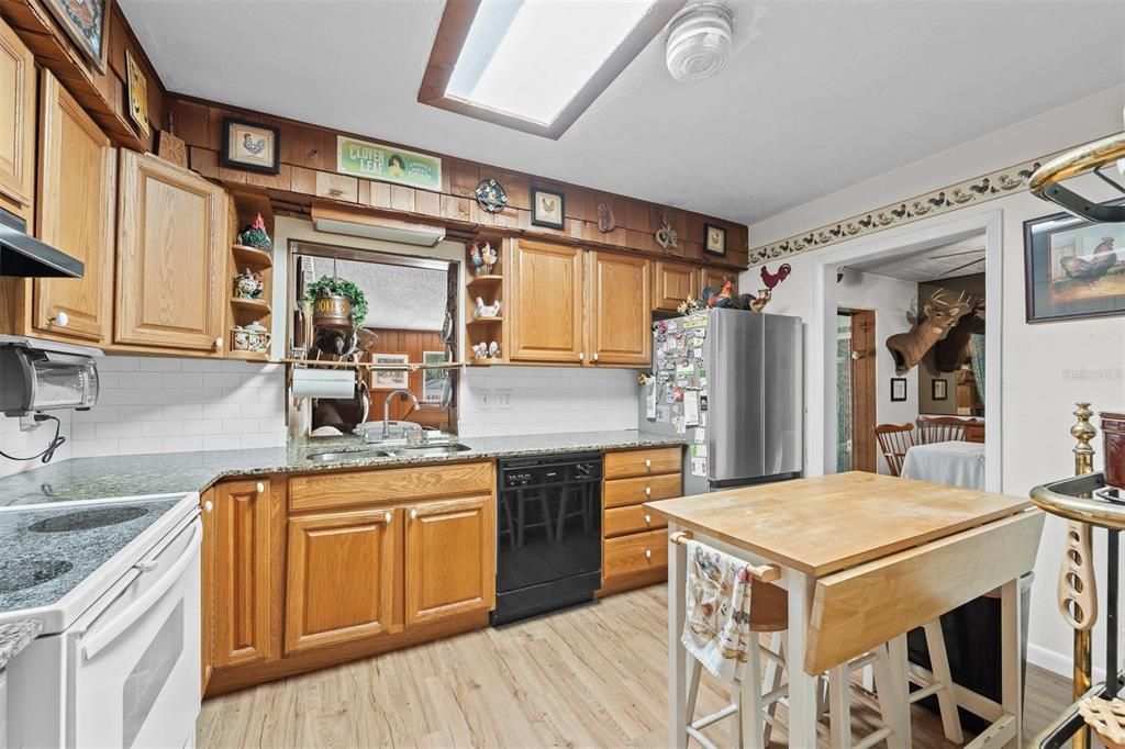En Venta: $299,900 (3 camas, 2 baños, 2112 Pies cuadrados)