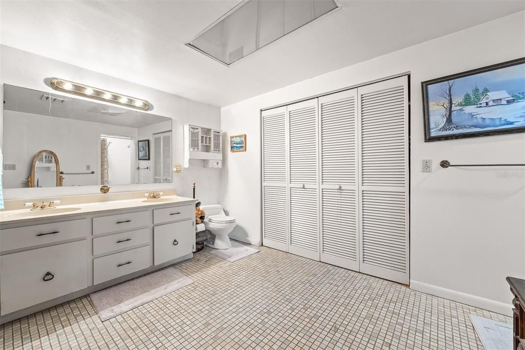 En Venta: $299,900 (3 camas, 2 baños, 2112 Pies cuadrados)