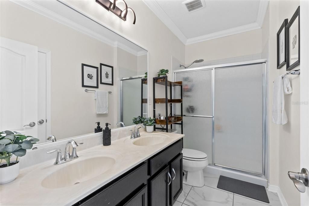 En Venta: $574,500 (5 camas, 3 baños, 3962 Pies cuadrados)
