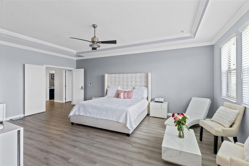 En Venta: $574,500 (5 camas, 3 baños, 3962 Pies cuadrados)