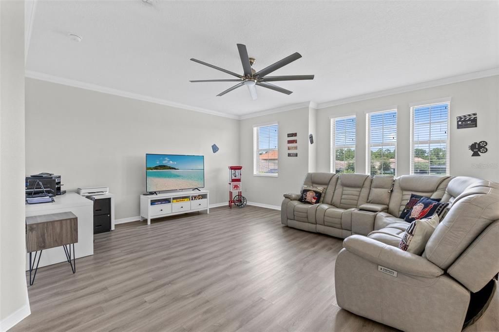 En Venta: $574,500 (5 camas, 3 baños, 3962 Pies cuadrados)