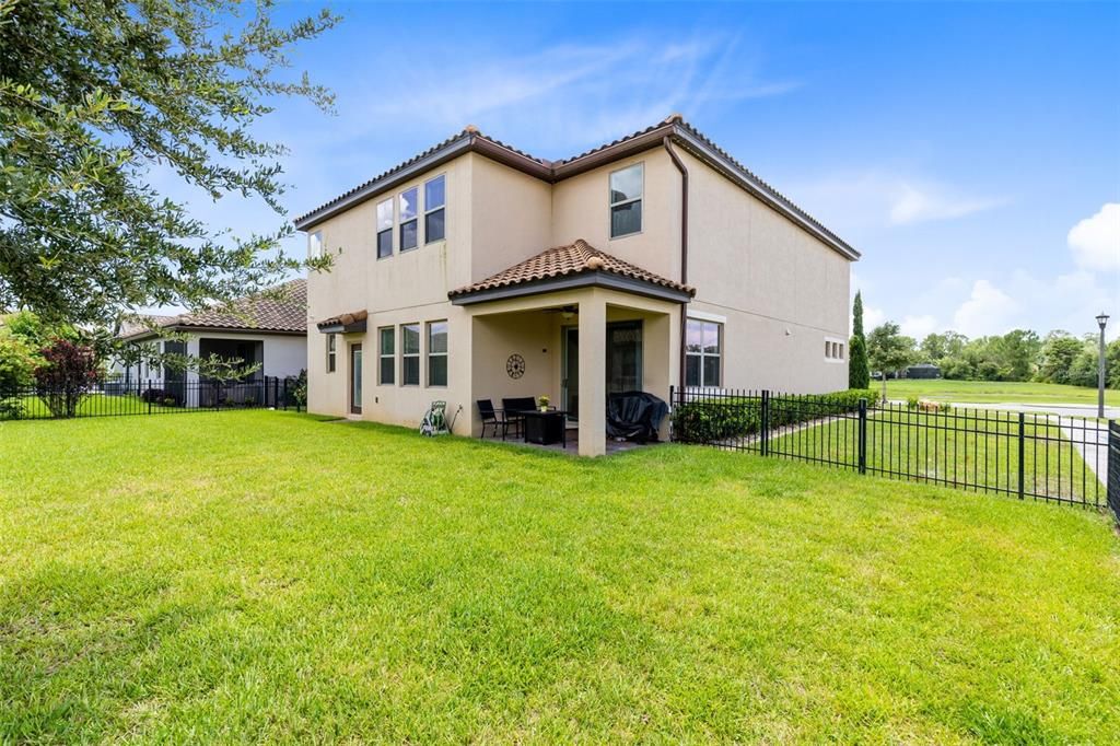 En Venta: $574,500 (5 camas, 3 baños, 3962 Pies cuadrados)
