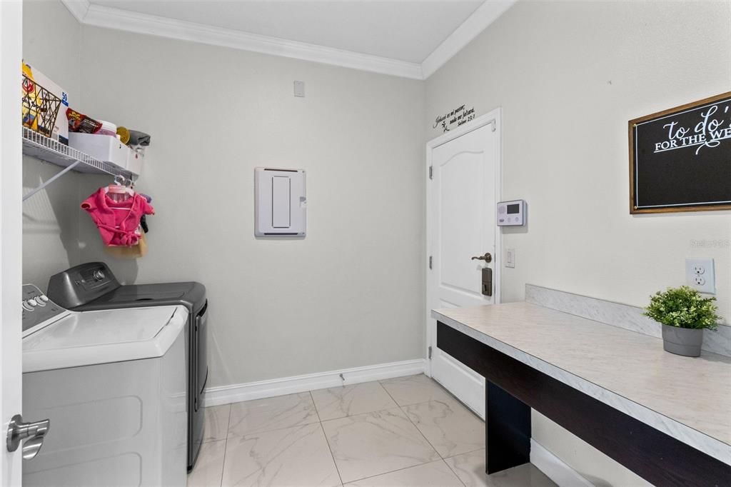 En Venta: $574,500 (5 camas, 3 baños, 3962 Pies cuadrados)