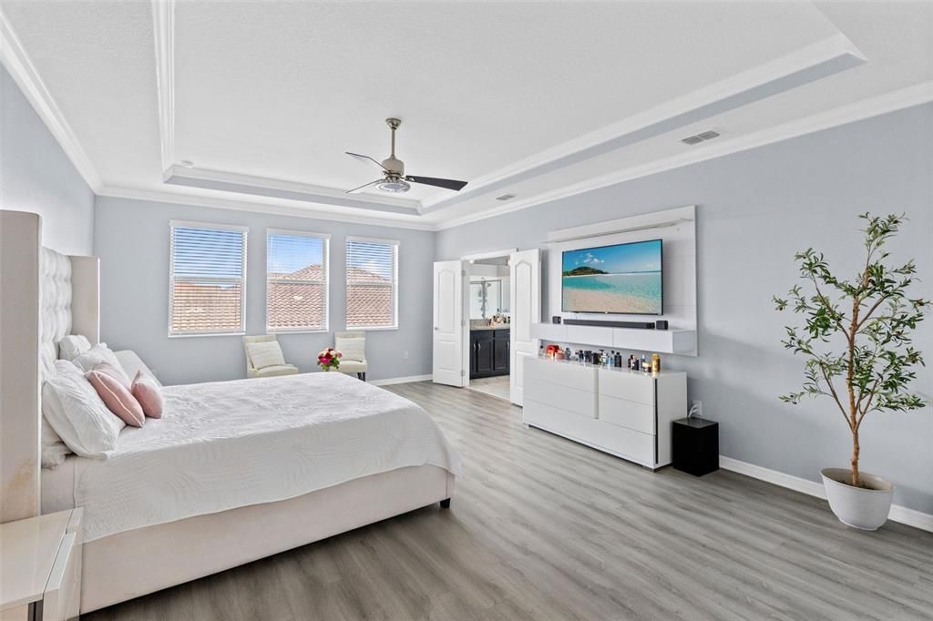 En Venta: $574,500 (5 camas, 3 baños, 3962 Pies cuadrados)
