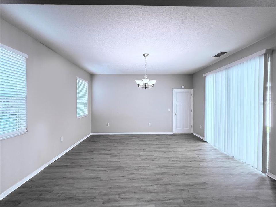 Activo con contrato: $467,500 (3 camas, 2 baños, 2223 Pies cuadrados)