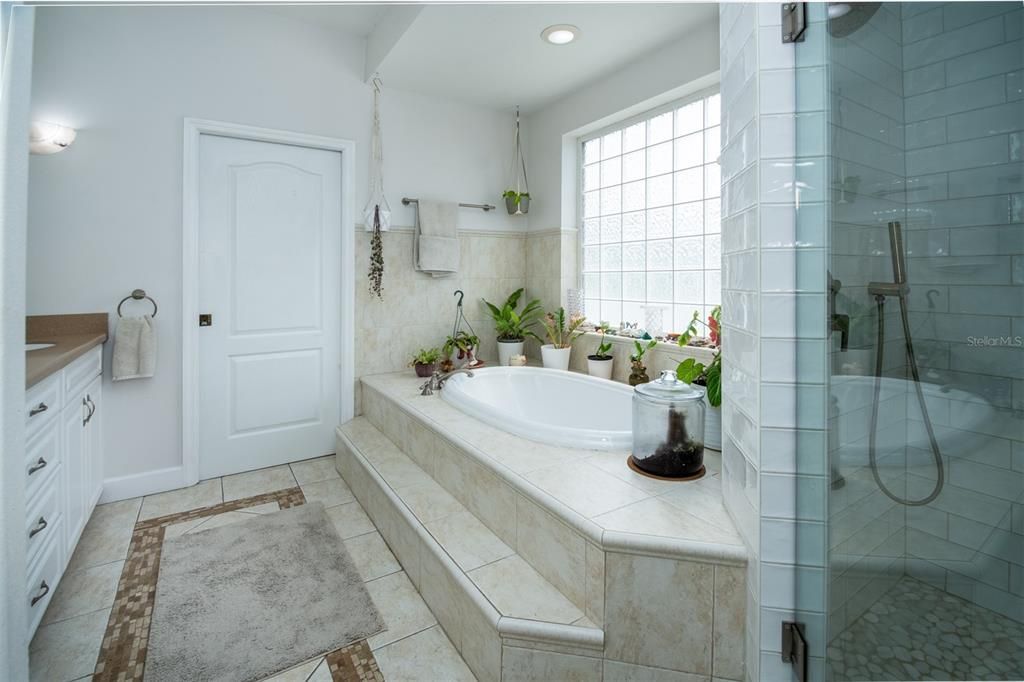 En Venta: $1,068,000 (4 camas, 3 baños, 3835 Pies cuadrados)