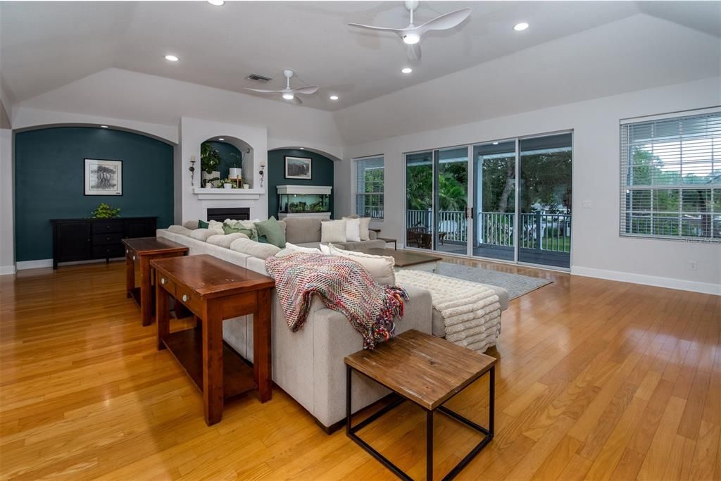 En Venta: $1,068,000 (4 camas, 3 baños, 3835 Pies cuadrados)