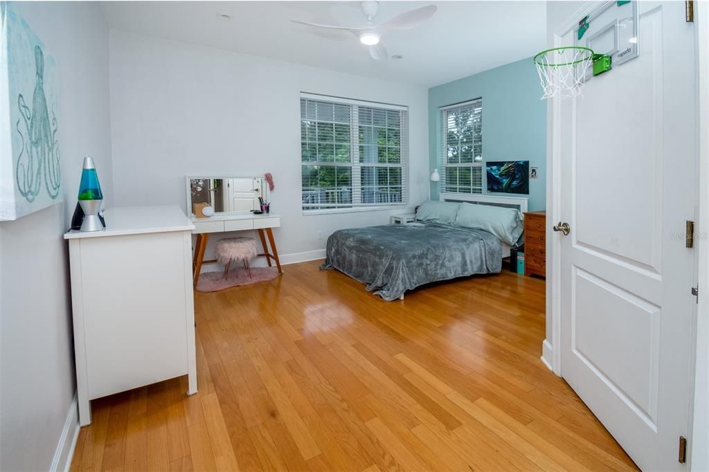 En Venta: $1,068,000 (4 camas, 3 baños, 3835 Pies cuadrados)