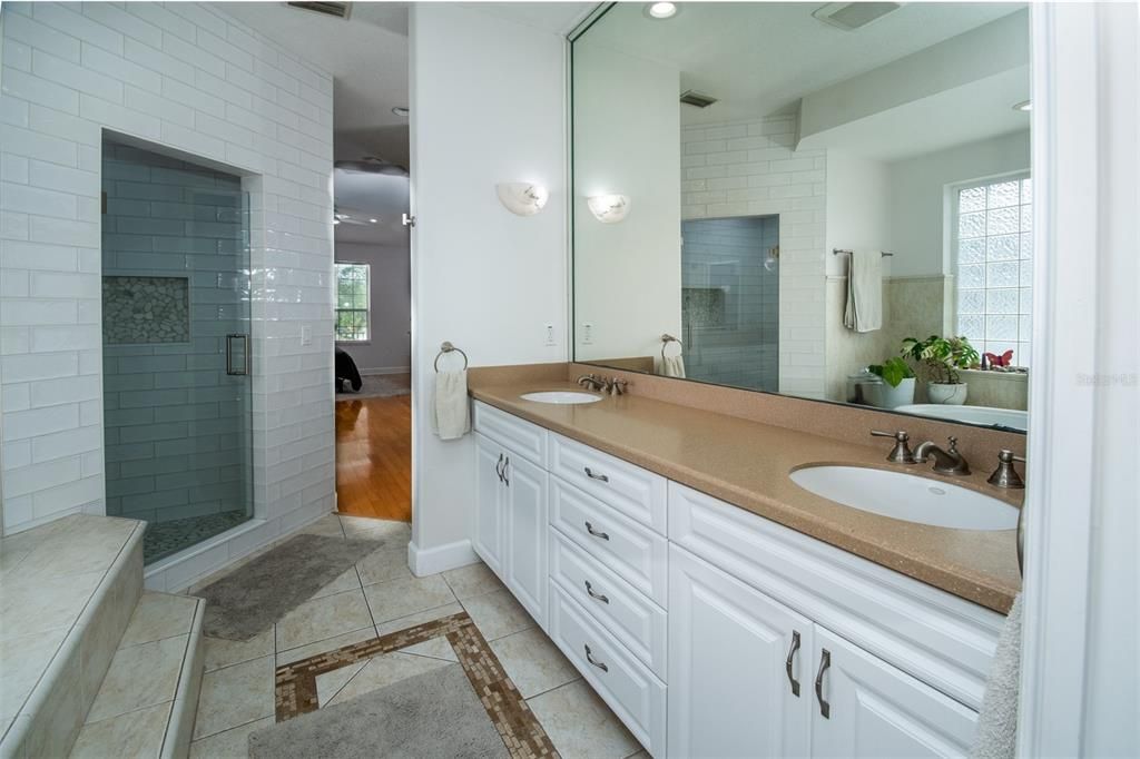 En Venta: $1,068,000 (4 camas, 3 baños, 3835 Pies cuadrados)