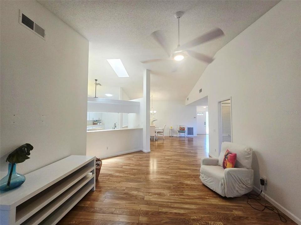 For Rent: $2,299 (2 beds, 2 baths, 1703 Square Feet)