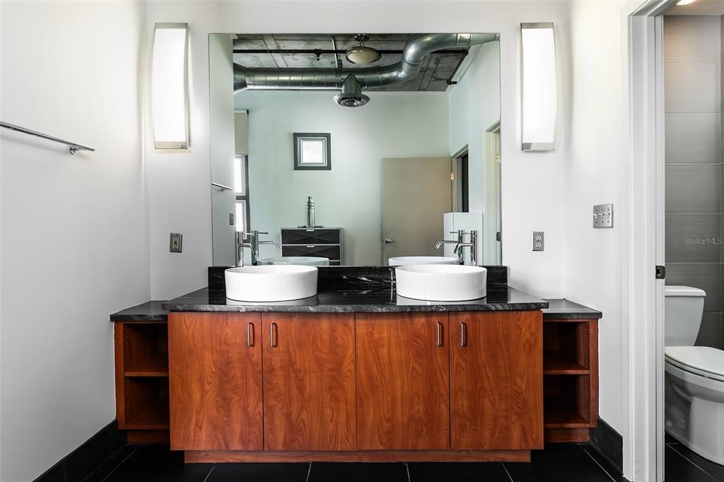 For Sale: $369,500 (1 beds, 2 baths, 1465 Square Feet)
