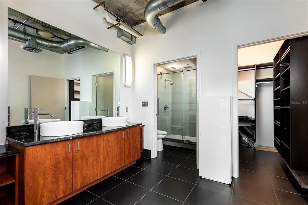 For Sale: $369,500 (1 beds, 2 baths, 1465 Square Feet)