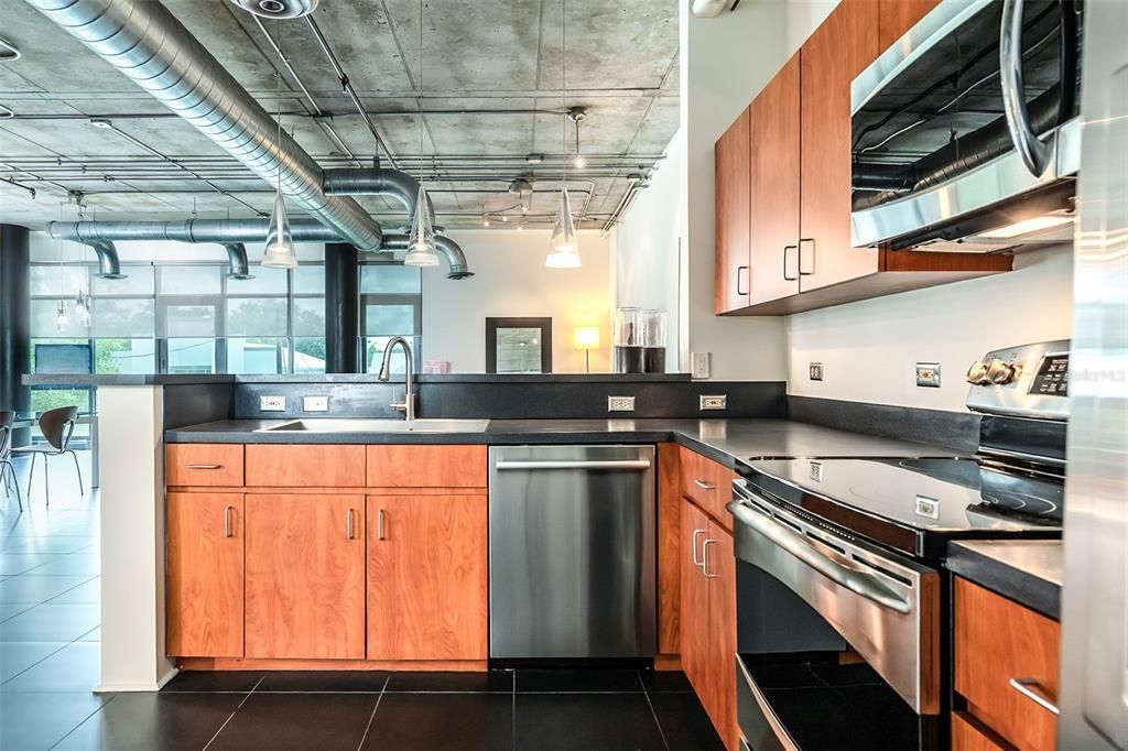 For Sale: $369,500 (1 beds, 2 baths, 1465 Square Feet)