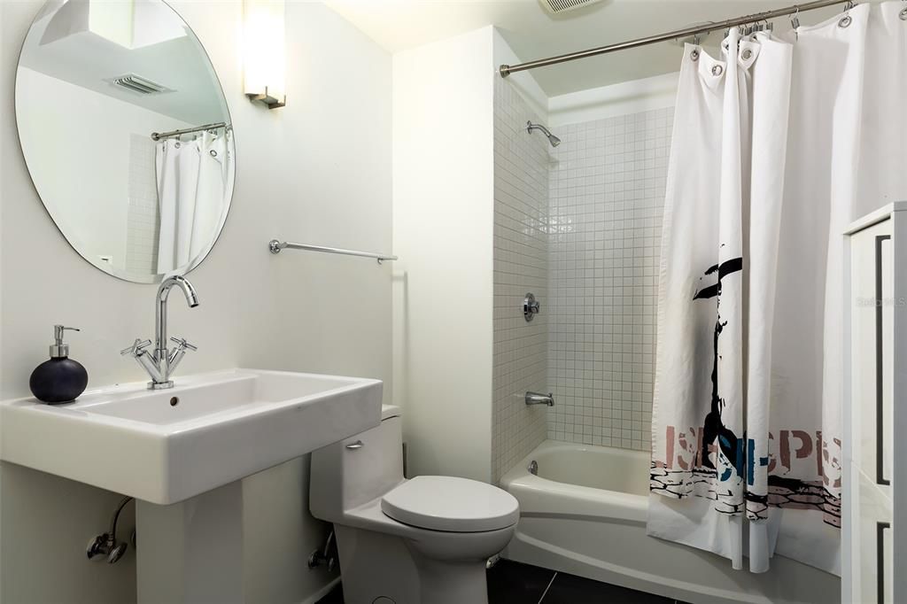 For Sale: $369,500 (1 beds, 2 baths, 1465 Square Feet)