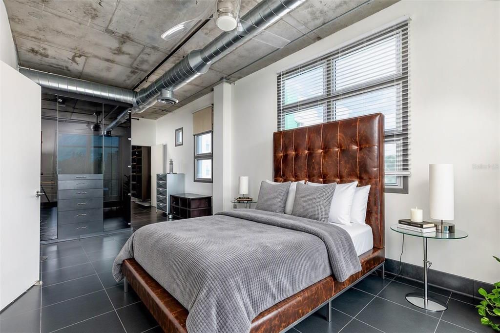 For Sale: $369,500 (1 beds, 2 baths, 1465 Square Feet)