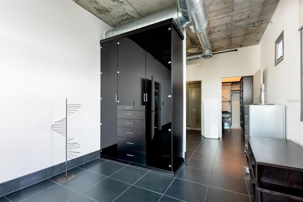 For Sale: $369,500 (1 beds, 2 baths, 1465 Square Feet)