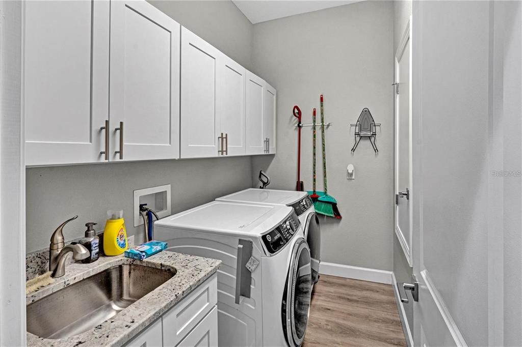 For Sale: $435,000 (3 beds, 2 baths, 2275 Square Feet)