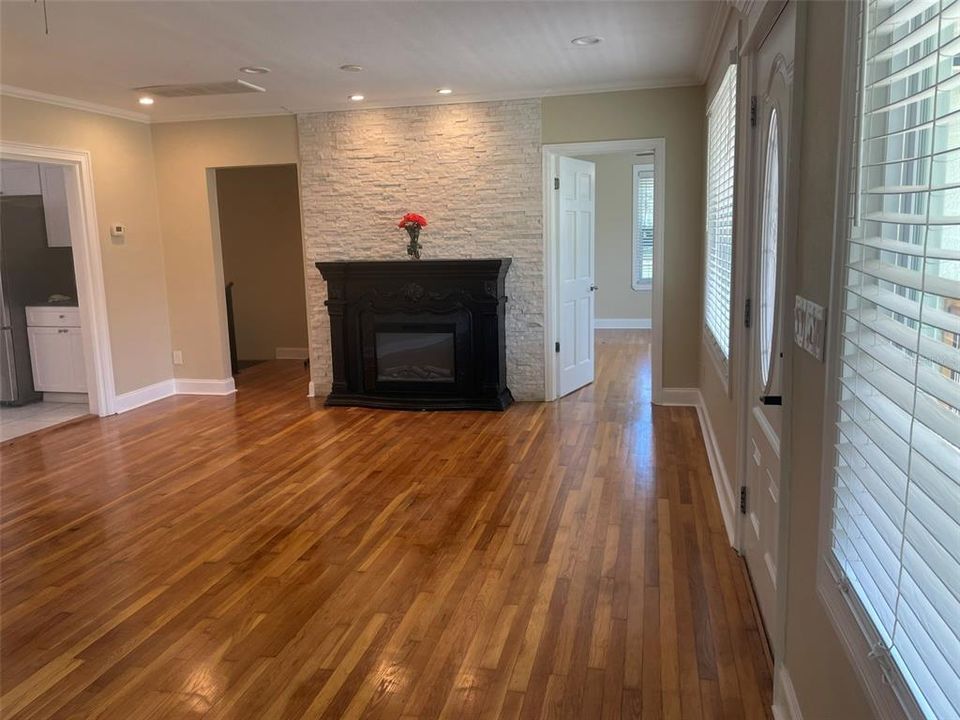 Active With Contract: $689,000 (5 beds, 5 baths, 3191 Square Feet)