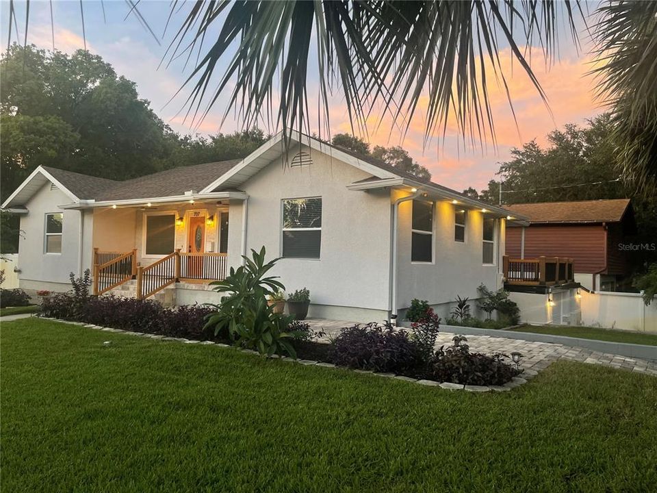 Active With Contract: $689,000 (5 beds, 5 baths, 3191 Square Feet)