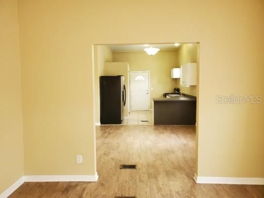 В аренду: $1,895 (3 спален, 1 ванн, 1287 Квадратных фут)