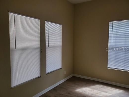 В аренду: $1,895 (3 спален, 1 ванн, 1287 Квадратных фут)