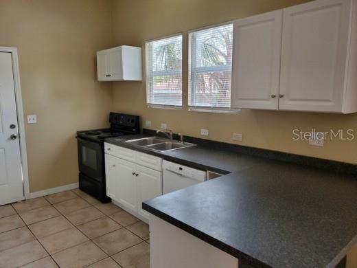 В аренду: $1,895 (3 спален, 1 ванн, 1287 Квадратных фут)