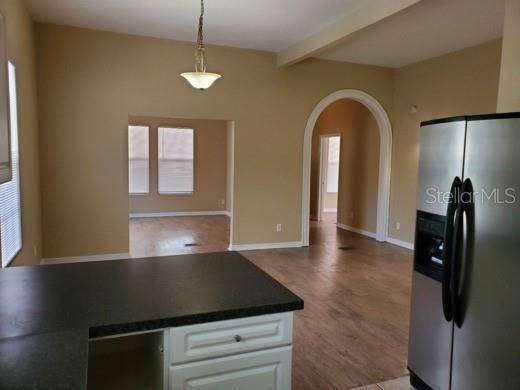 В аренду: $1,895 (3 спален, 1 ванн, 1287 Квадратных фут)