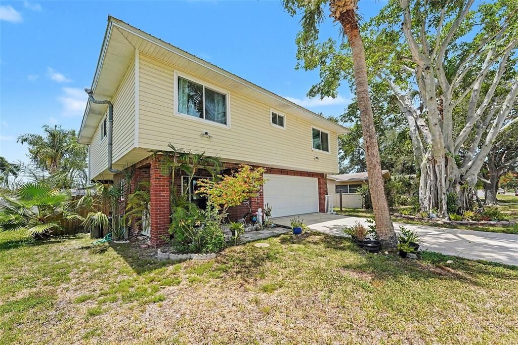 Activo con contrato: $313,000 (3 camas, 2 baños, 1548 Pies cuadrados)