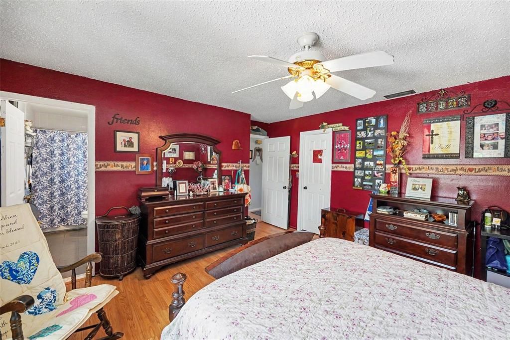 Activo con contrato: $313,000 (3 camas, 2 baños, 1548 Pies cuadrados)