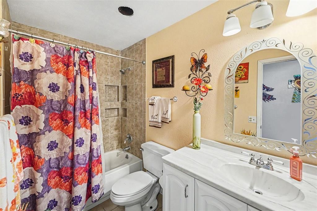 Activo con contrato: $313,000 (3 camas, 2 baños, 1548 Pies cuadrados)