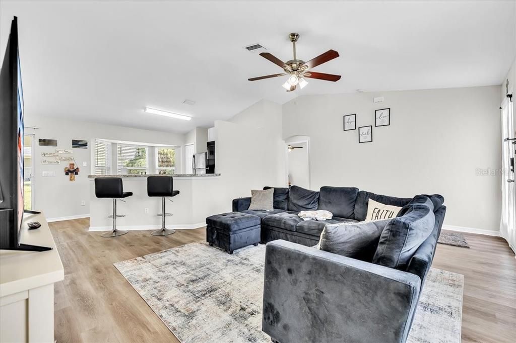 En Venta: $269,000 (3 camas, 2 baños, 1225 Pies cuadrados)