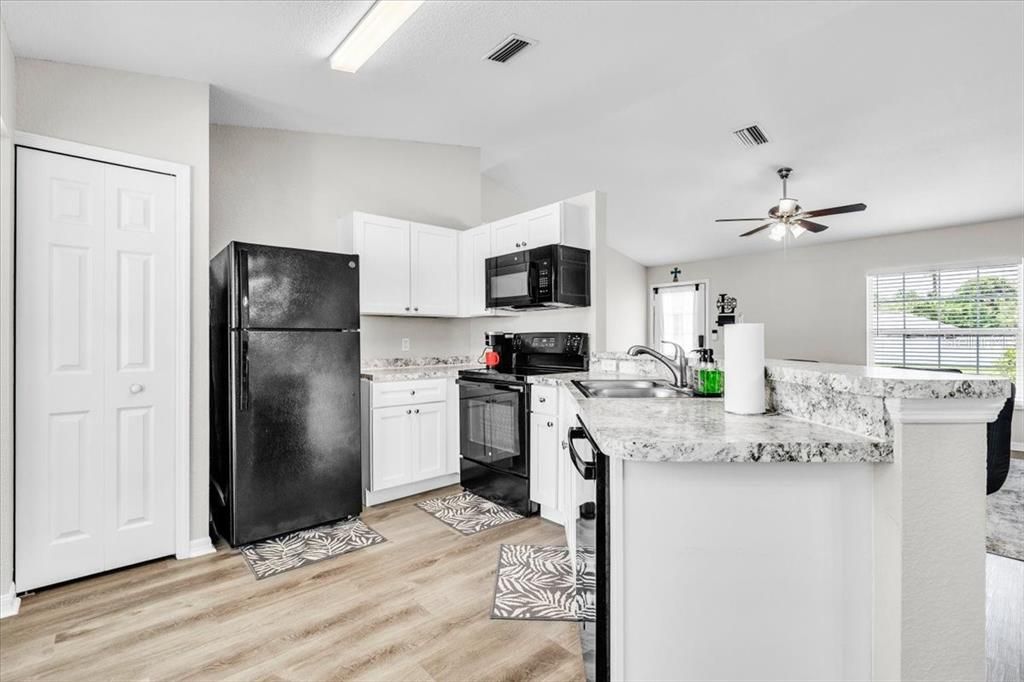 En Venta: $269,000 (3 camas, 2 baños, 1225 Pies cuadrados)