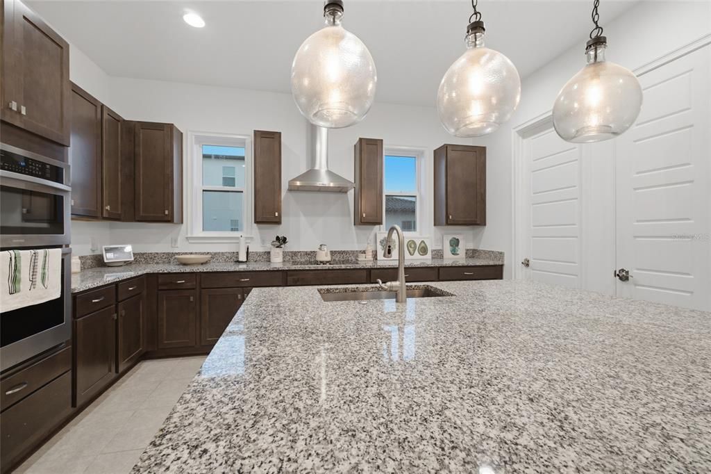 For Sale: $544,000 (3 beds, 3 baths, 2176 Square Feet)