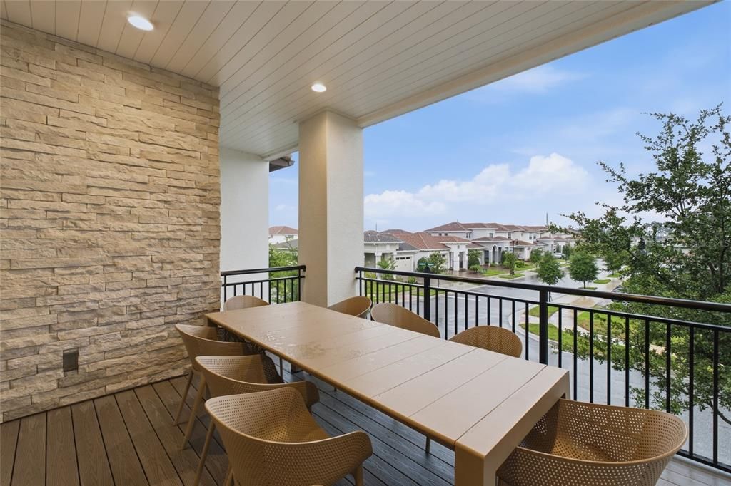 For Sale: $544,000 (3 beds, 3 baths, 2176 Square Feet)