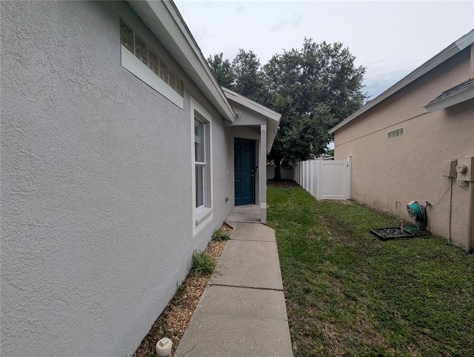 For Rent: $2,170 (4 beds, 2 baths, 1286 Square Feet)