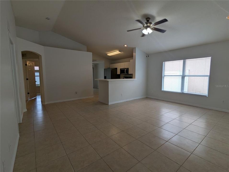 For Rent: $2,170 (4 beds, 2 baths, 1286 Square Feet)