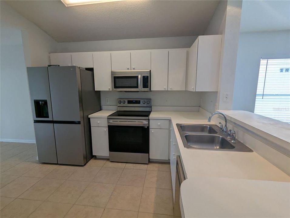 For Rent: $2,170 (4 beds, 2 baths, 1286 Square Feet)