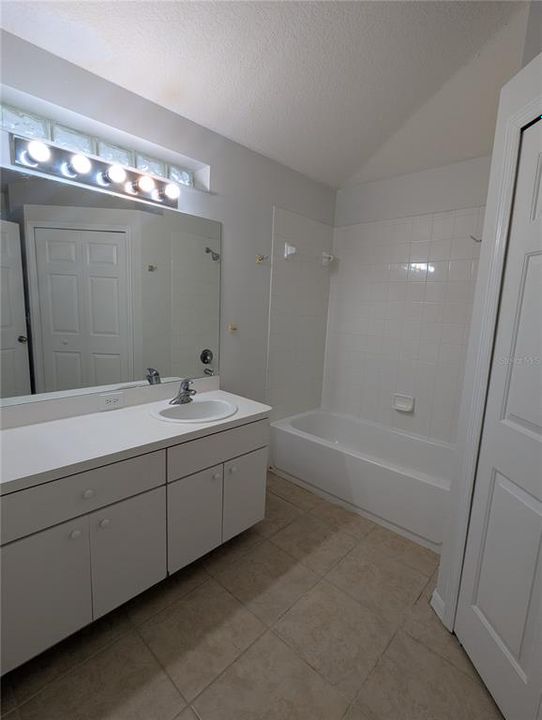 For Rent: $2,170 (4 beds, 2 baths, 1286 Square Feet)