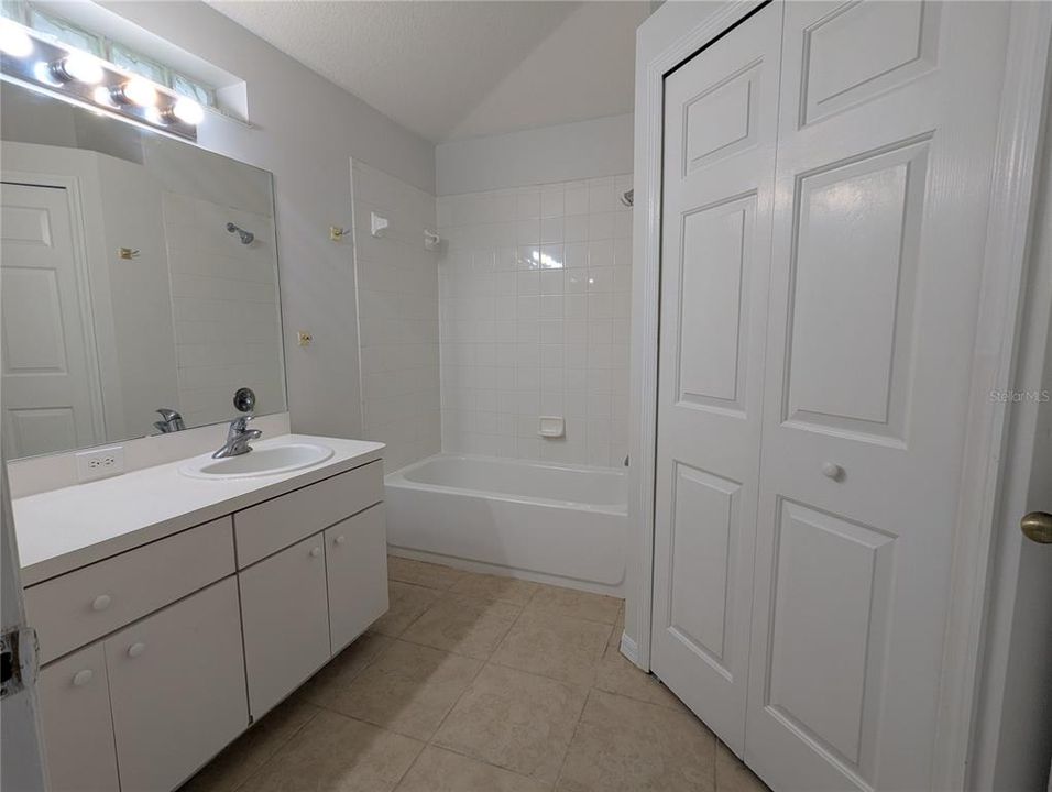 For Rent: $2,170 (4 beds, 2 baths, 1286 Square Feet)