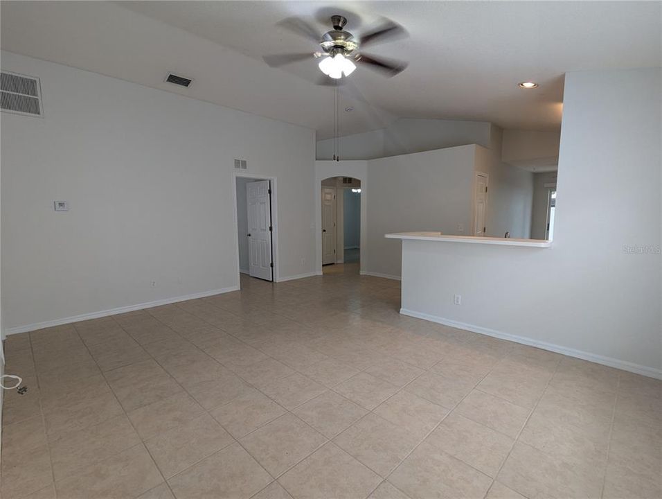 For Rent: $2,170 (4 beds, 2 baths, 1286 Square Feet)