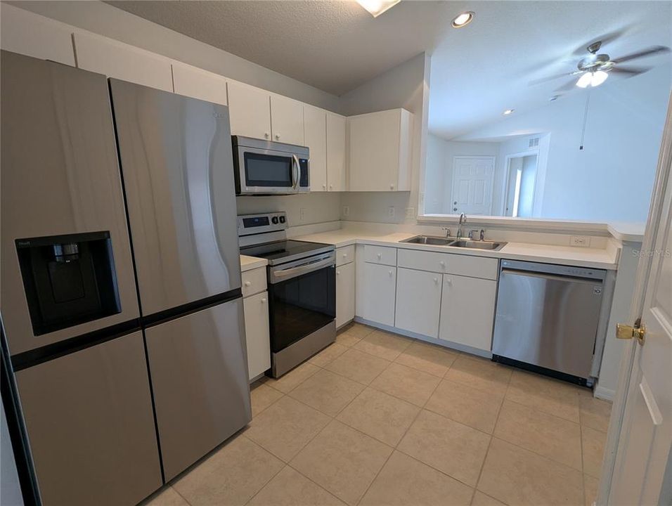 For Rent: $2,170 (4 beds, 2 baths, 1286 Square Feet)