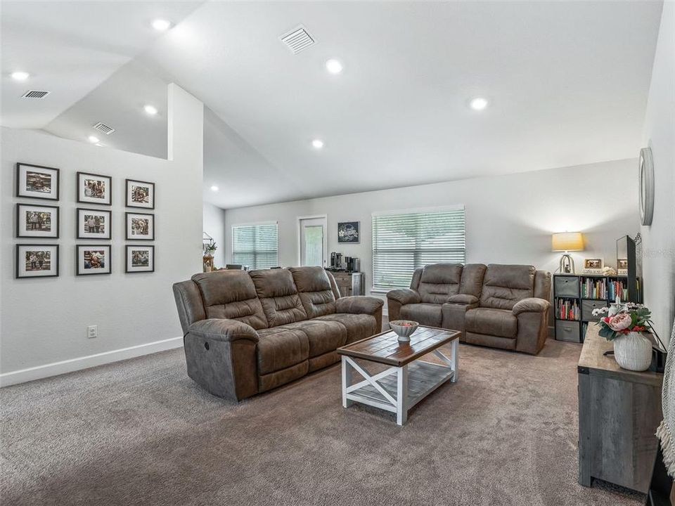 For Sale: $309,500 (3 beds, 2 baths, 1860 Square Feet)