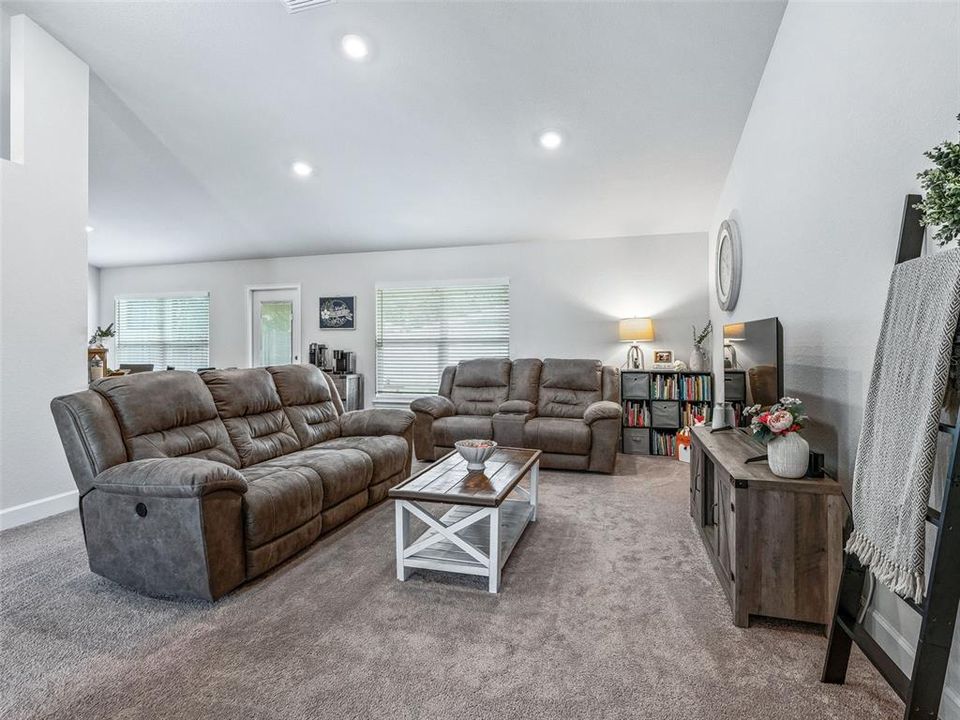 For Sale: $309,500 (3 beds, 2 baths, 1860 Square Feet)