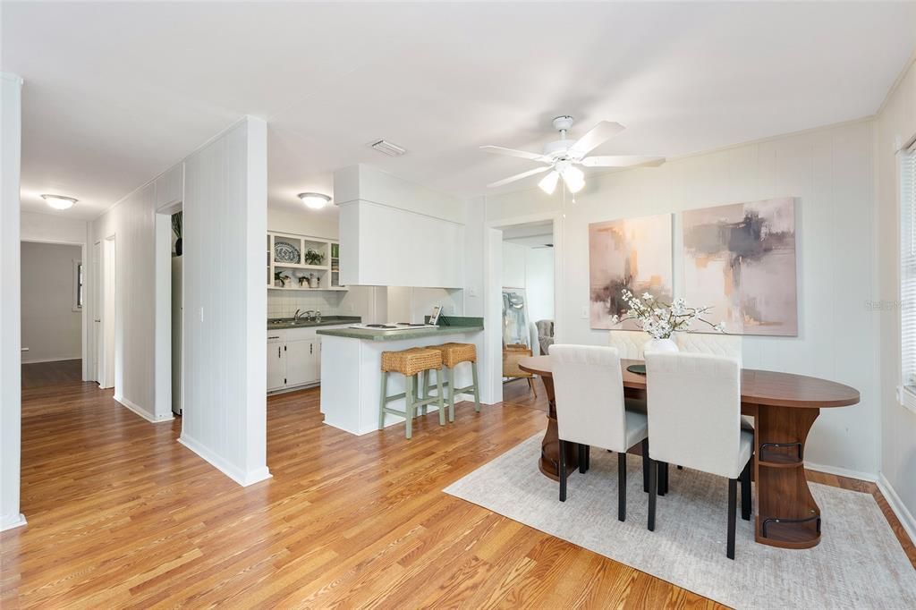 For Sale: $400,000 (3 beds, 1 baths, 1212 Square Feet)