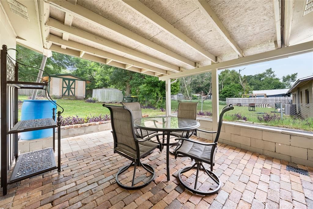 For Sale: $400,000 (3 beds, 1 baths, 1212 Square Feet)