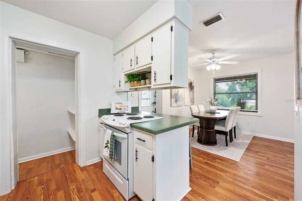 For Sale: $400,000 (3 beds, 1 baths, 1212 Square Feet)