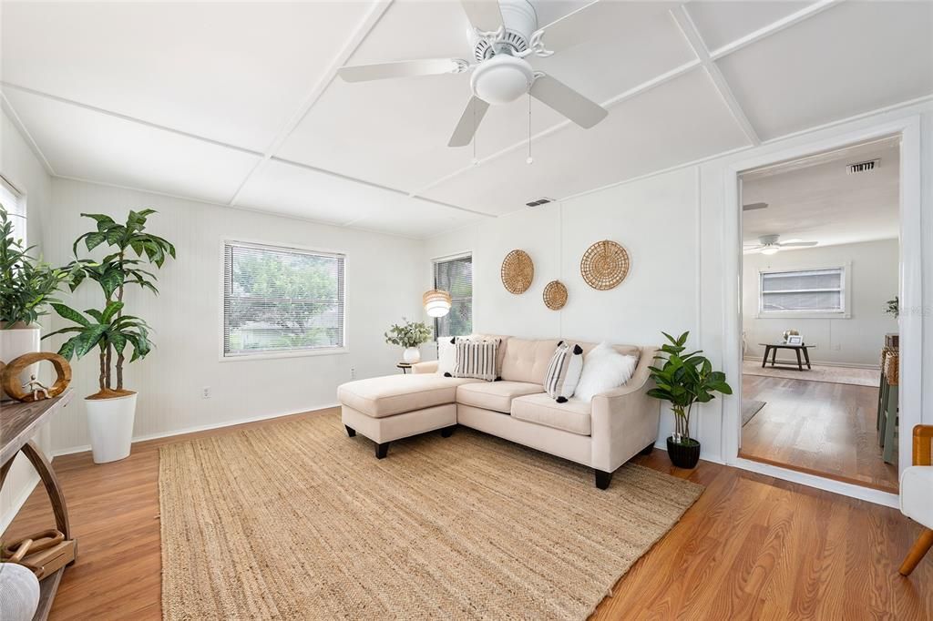 For Sale: $400,000 (3 beds, 1 baths, 1212 Square Feet)